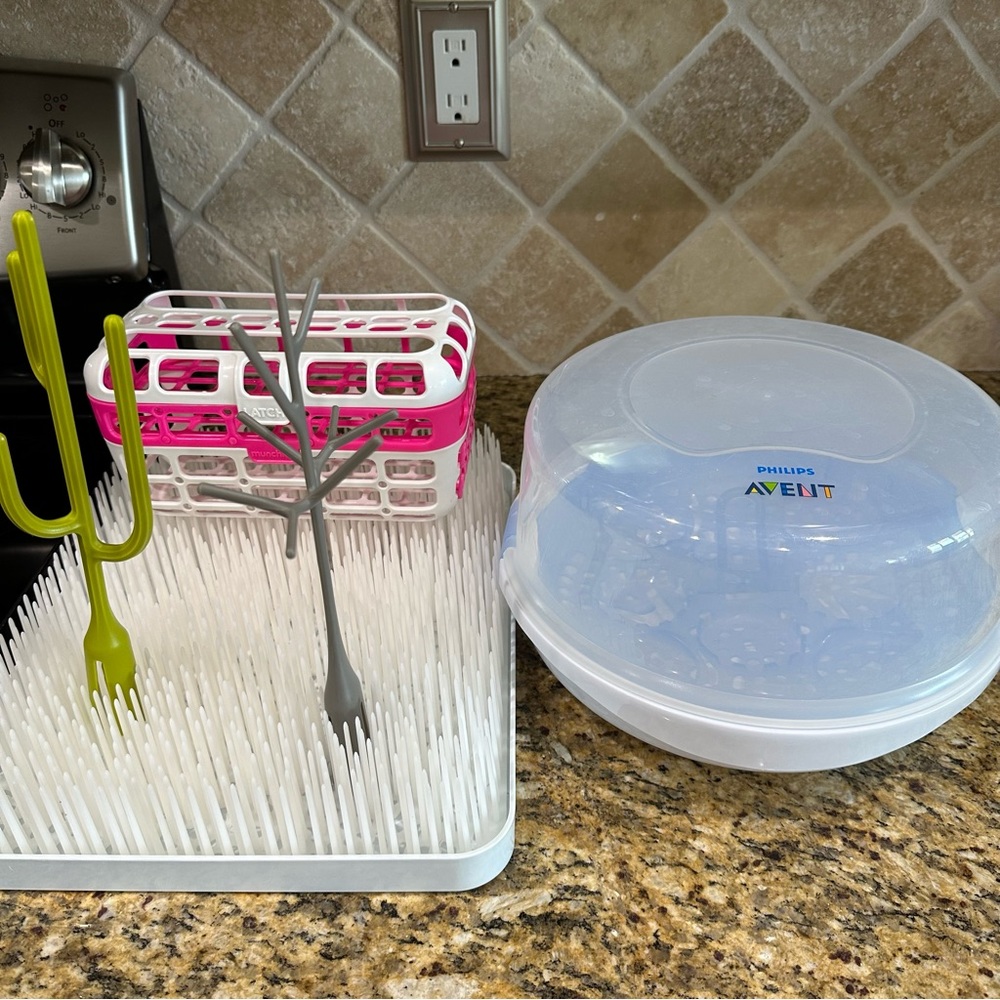 Baby bottle sanitizer and drying grass mat with dishwasher caddy